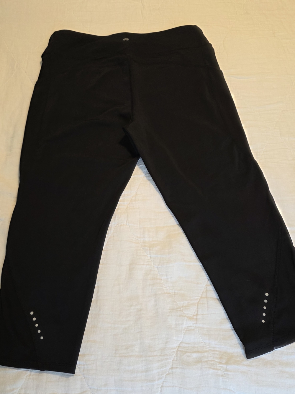 Black Capri Athletic Leggings with Reflective Dots